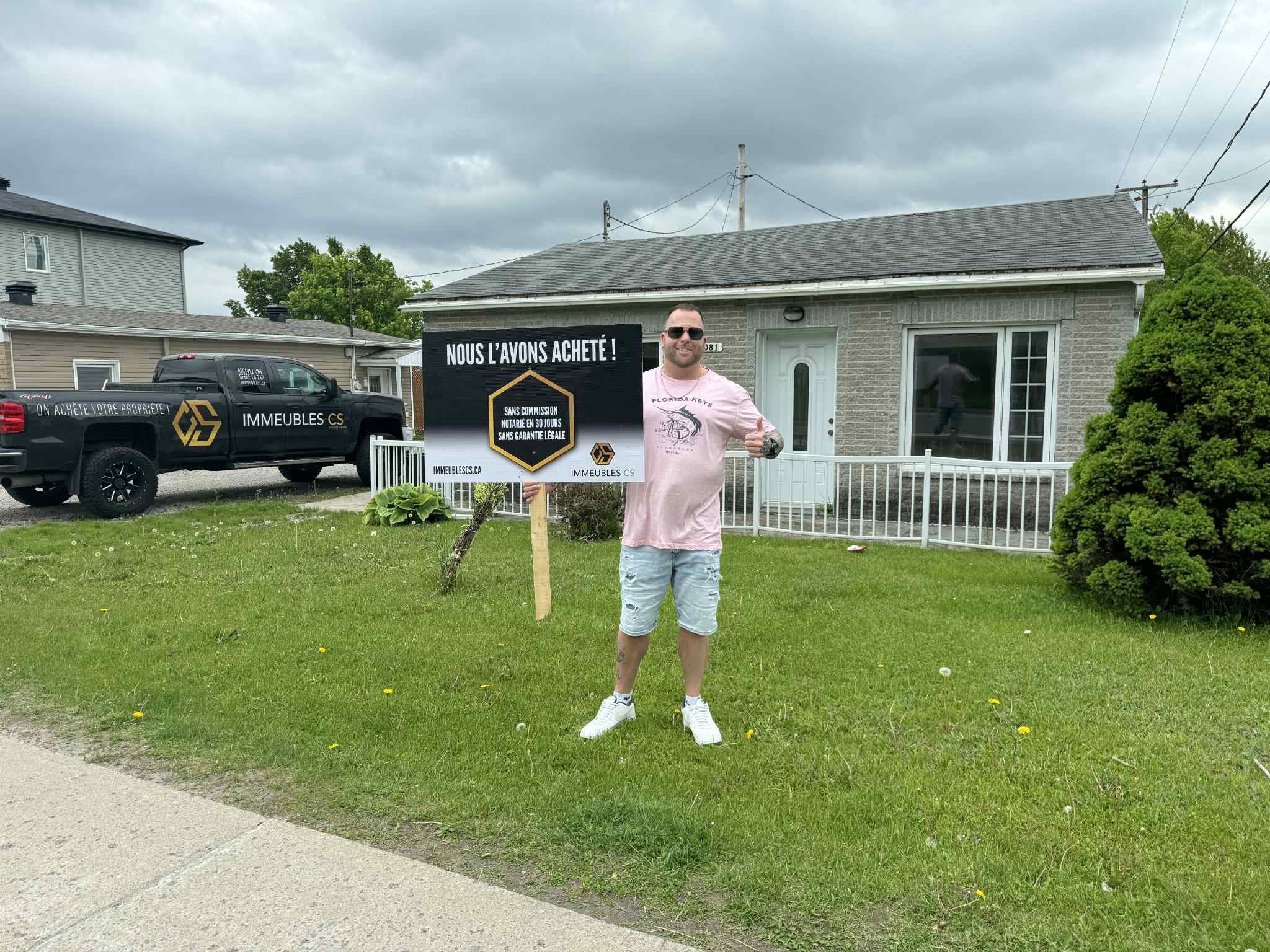 Carl d’Immeubles CS devant une propriété acquise — photo 5