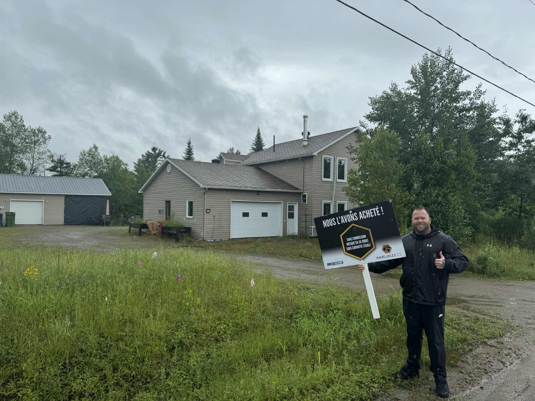 Carl d’Immeubles CS devant une propriété acquise — photo 8